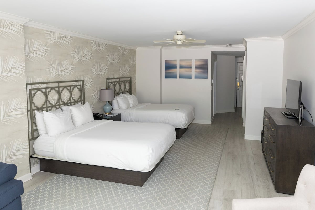 Habitación Deluxe, 2 camas de matrimonio (Non Lake View) | Ropa de cama de alta calidad, tabla de planchar con plancha, wifi gratis