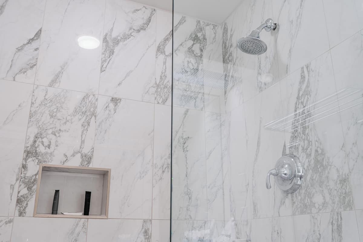 Artículos de higiene personal gratuitos, secador de pelo y albornoces