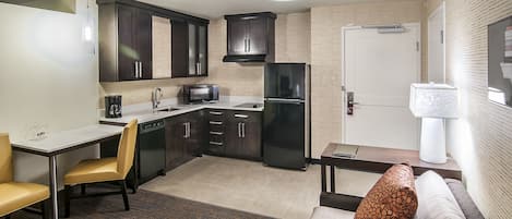 Studio, 1 très grand lit et 1 canapé-lit | Cuisine privée | Grand réfrigérateur, micro-ondes, plaque de cuisson, lave-vaisselle