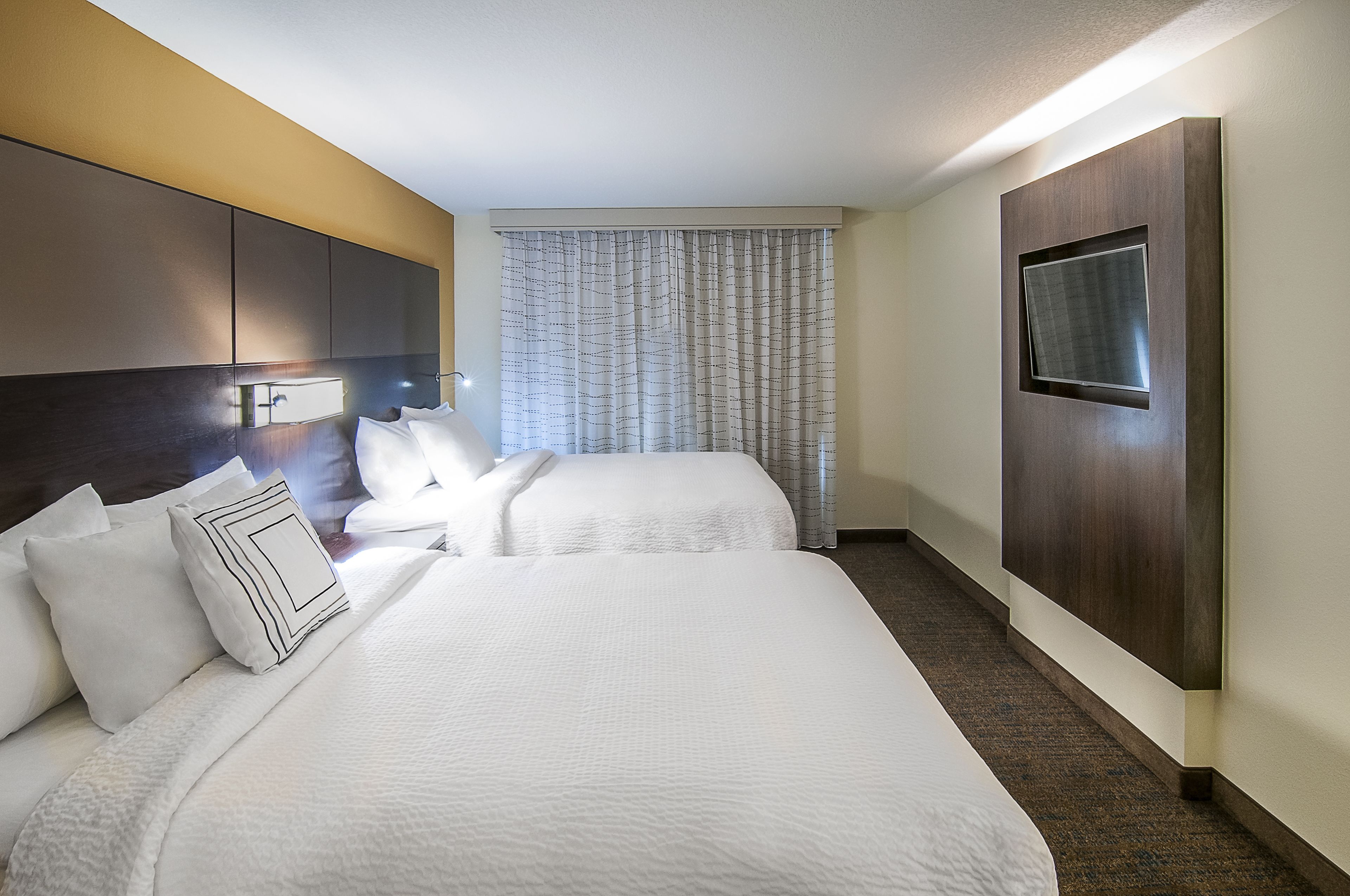 suite, 1 bedroom | hypo-allergenic bedding, desk, iron/ironing board, free cots/infant beds