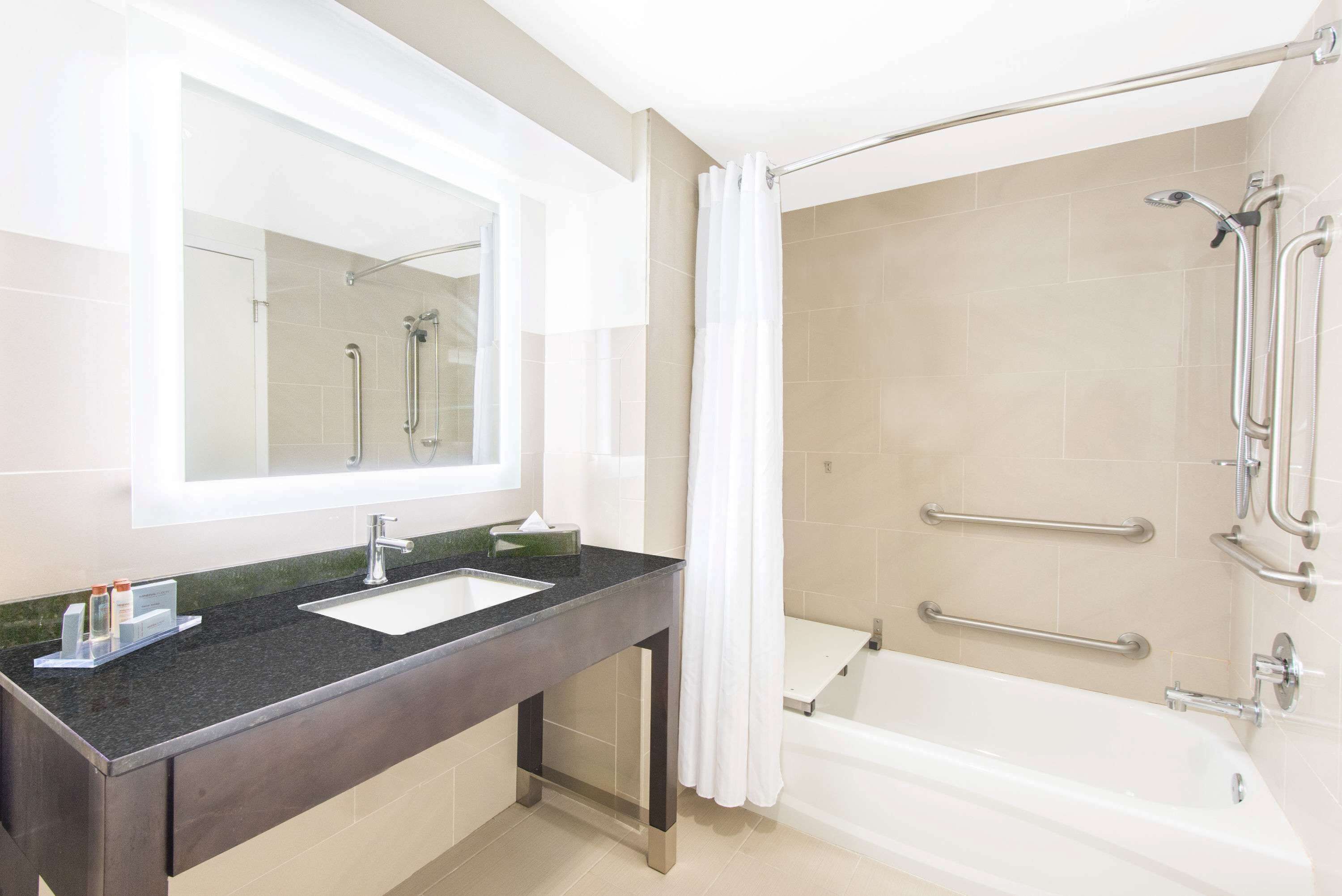 Photo - Wingate by Wyndham Niagara Falls