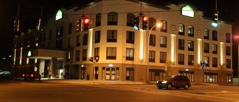 A multi-story hotel with a classic architectural design, featuring a central entrance and multiple windows.
