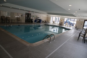 Una piscina cubierta