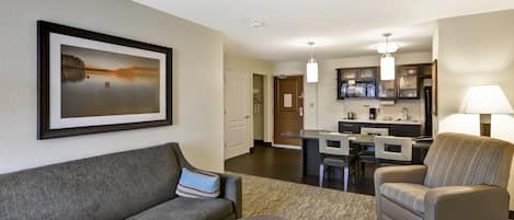 Hochwertige Bettwaren, Pillowtop-Betten, Schreibtisch