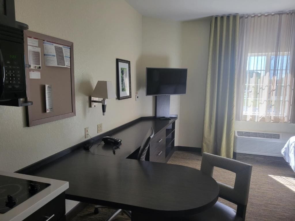 1 bedroom, premium bedding, pillow-top beds, desk