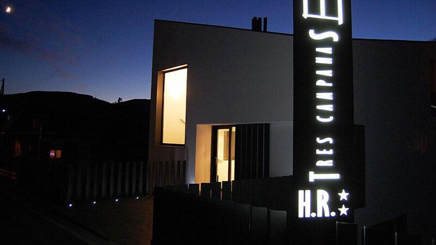 Hostal Tres Campanas