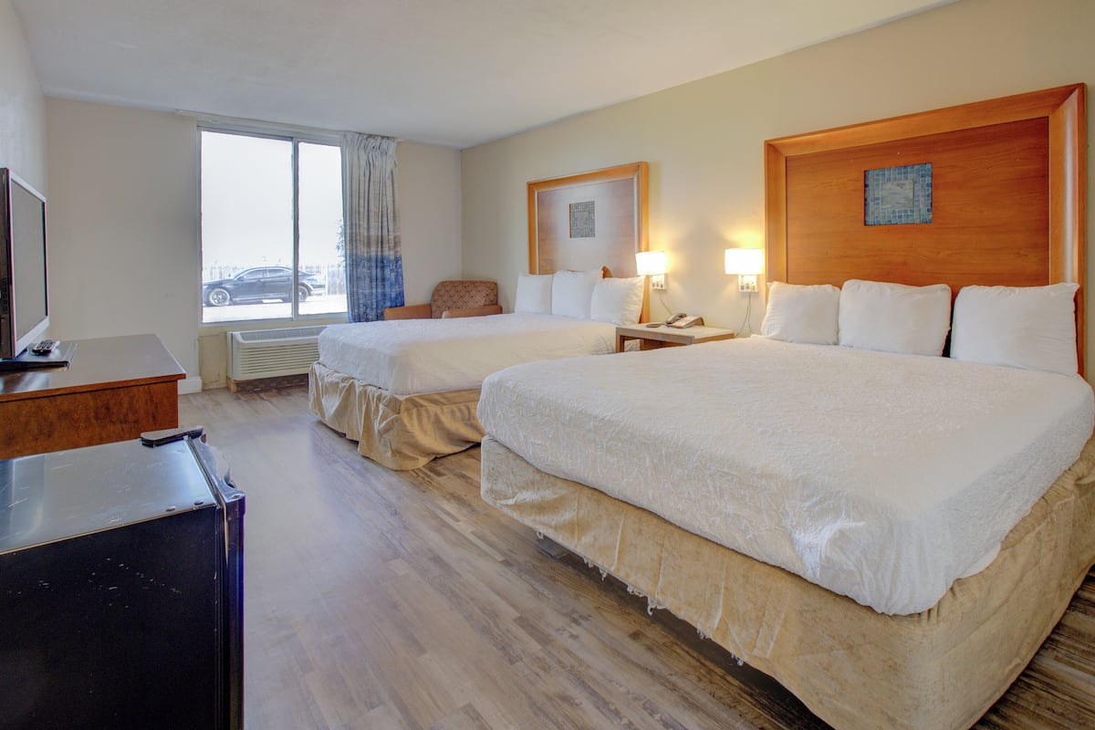 Room, 2 Queen Beds, Non Smoking