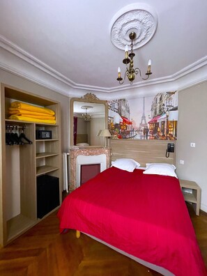 Superior Triple Room, 1 Bedroom, Non Smoking, City View | In-room safe, desk, soundproofing, iron/ironing board