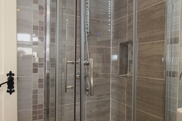 Shower, free toiletries, hair dryer, towels