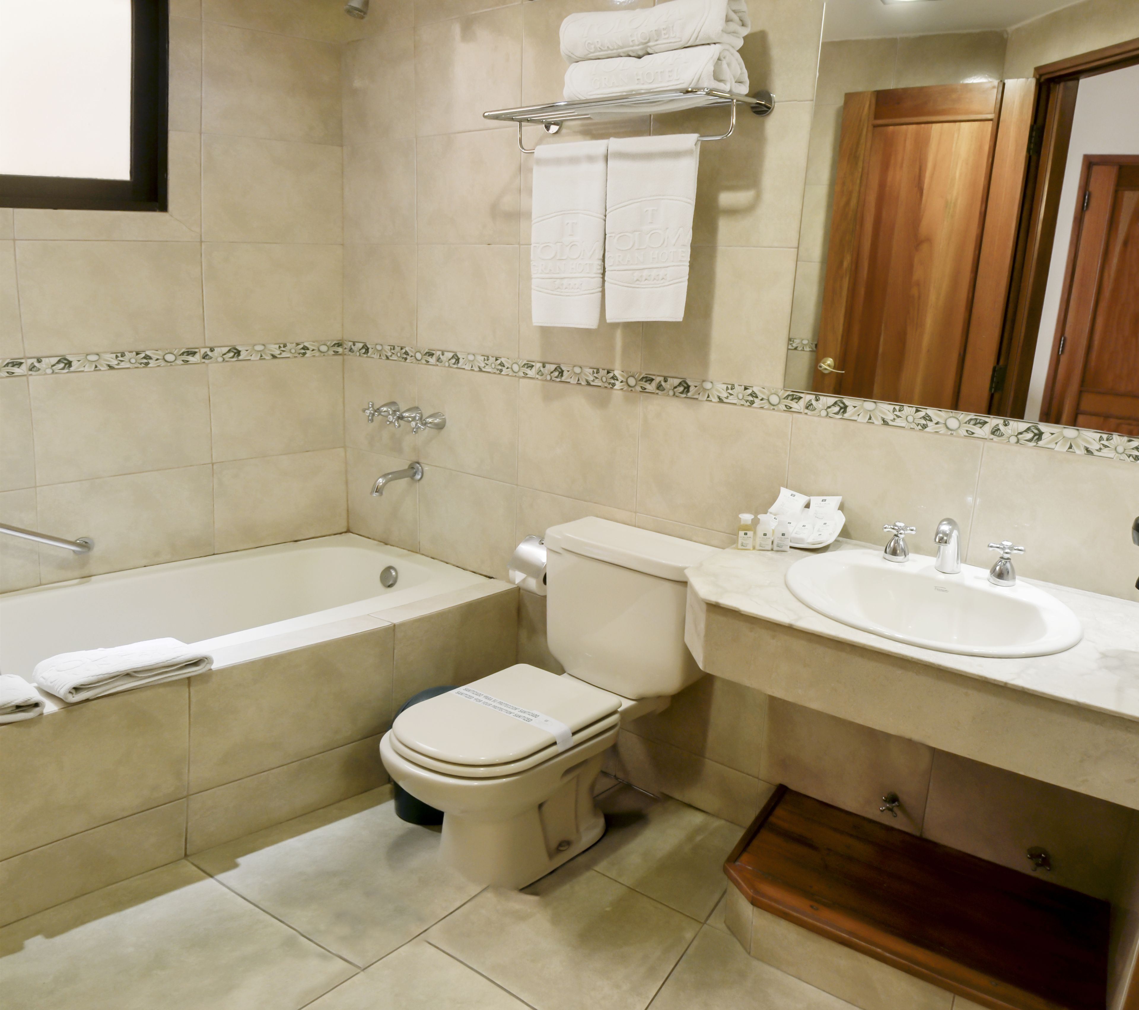 double room, 2 single beds | bathroom | combined shower/bathtub, deep-soaking bathtub, free toiletries