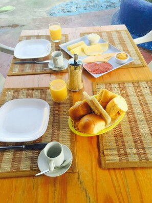 Free daily continental breakfast