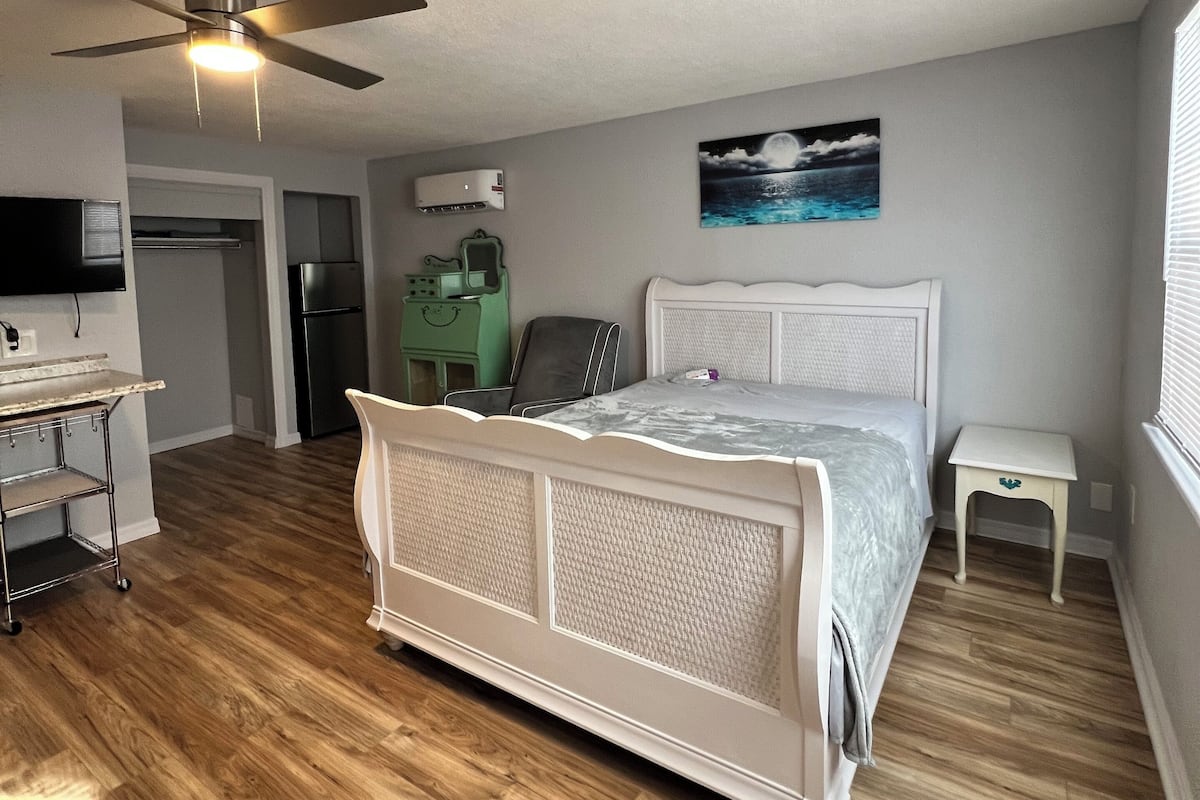 Standard Studio, 1 Queen Bed, Ocean View, Oceanfront