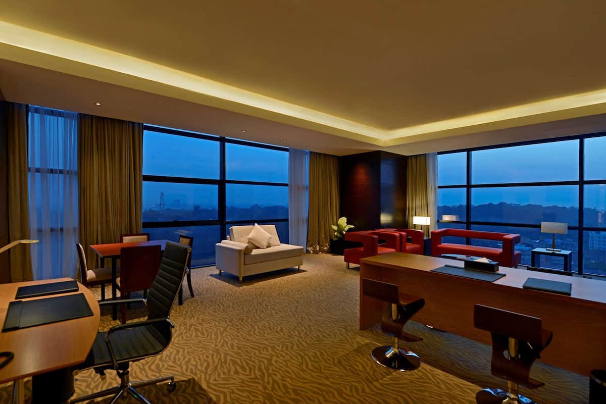 Executive Suite | In-room safe, soundproofing, iron/ironing board, free cots/infant beds