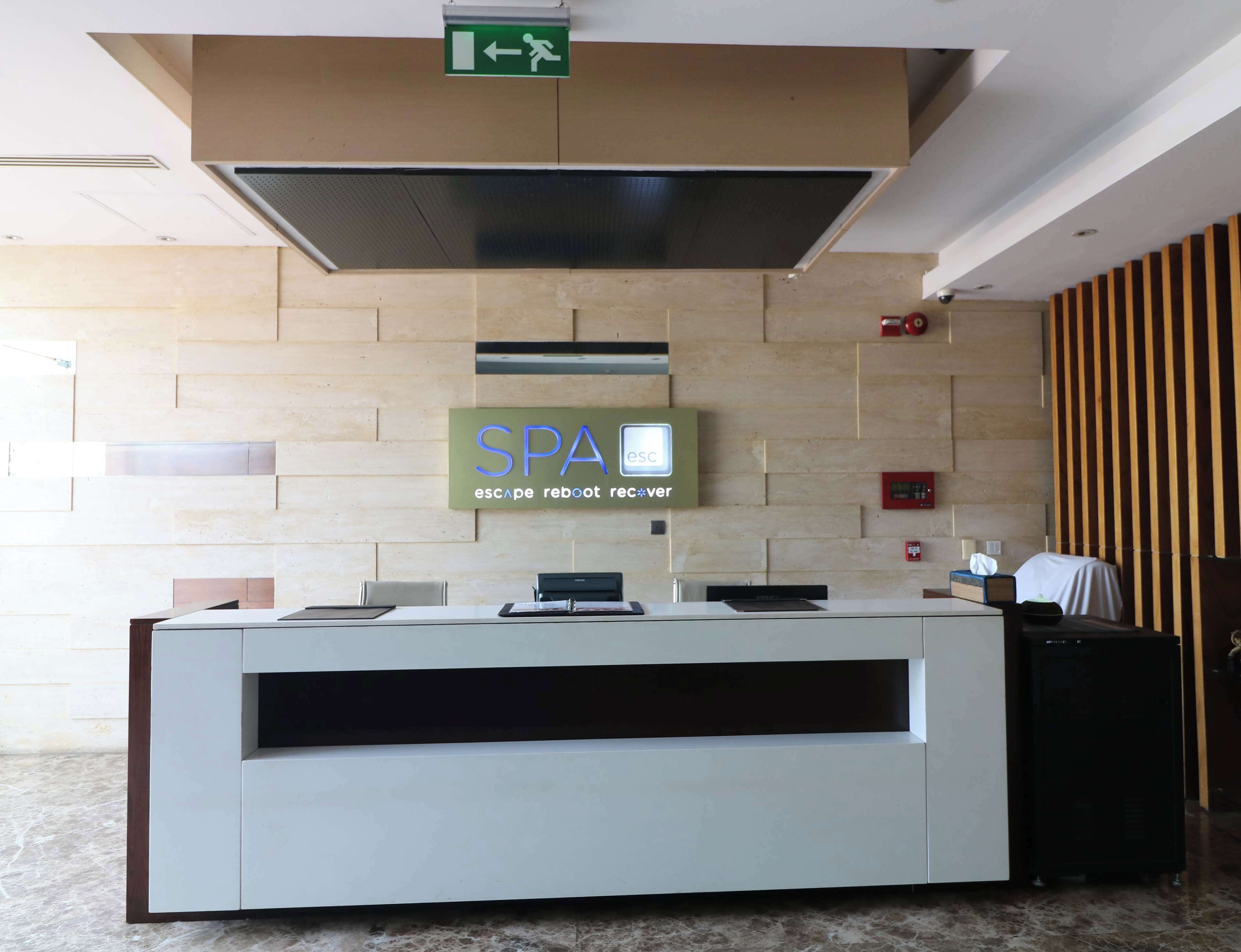 body treatments, aromatherapy, hot stone massages, thai massages