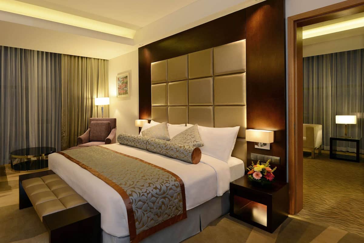 Junior Suite (Lounge Access) | In-room safe, soundproofing, iron/ironing board, free cots/infant beds