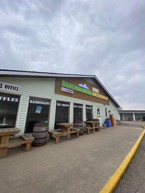 Exterior - Badlands Motel (Drumheller)