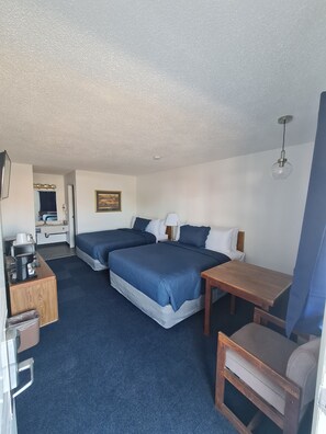 Habitación doble estándar, 2 camas Queen size | Escritorio, cortinas blackout, wifi gratis y ropa de cama