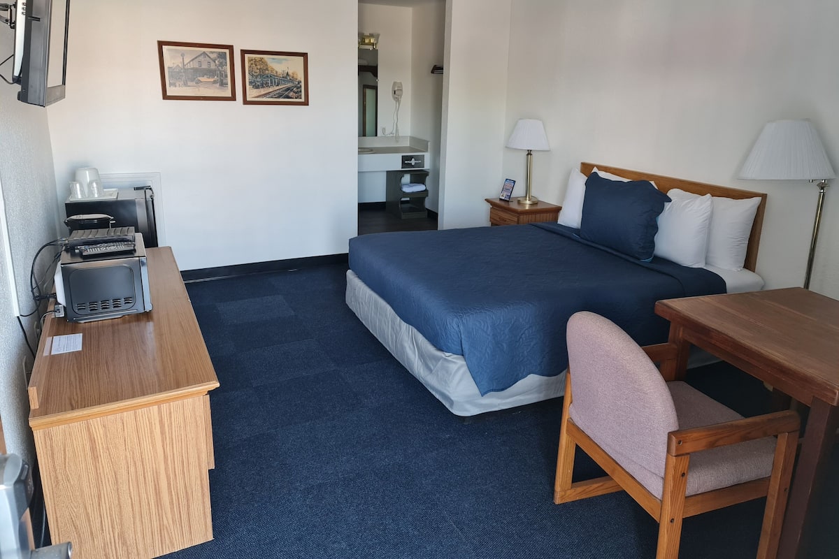 Standard Room, 1 Queen Bed