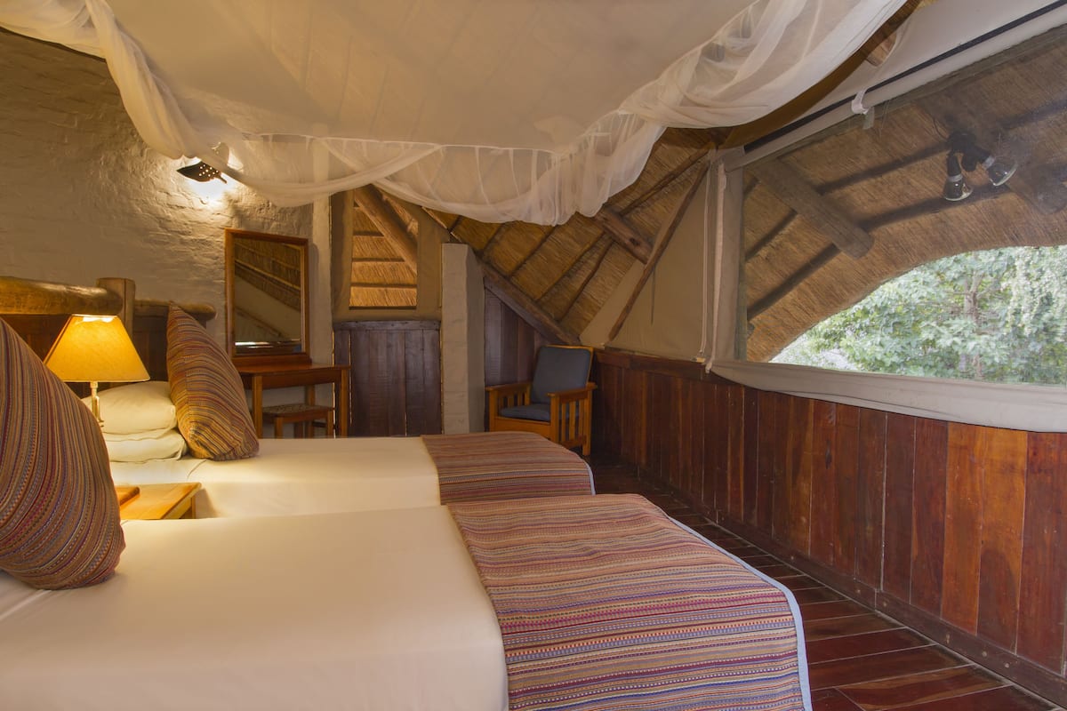 In-room safe, desk, bed sheets