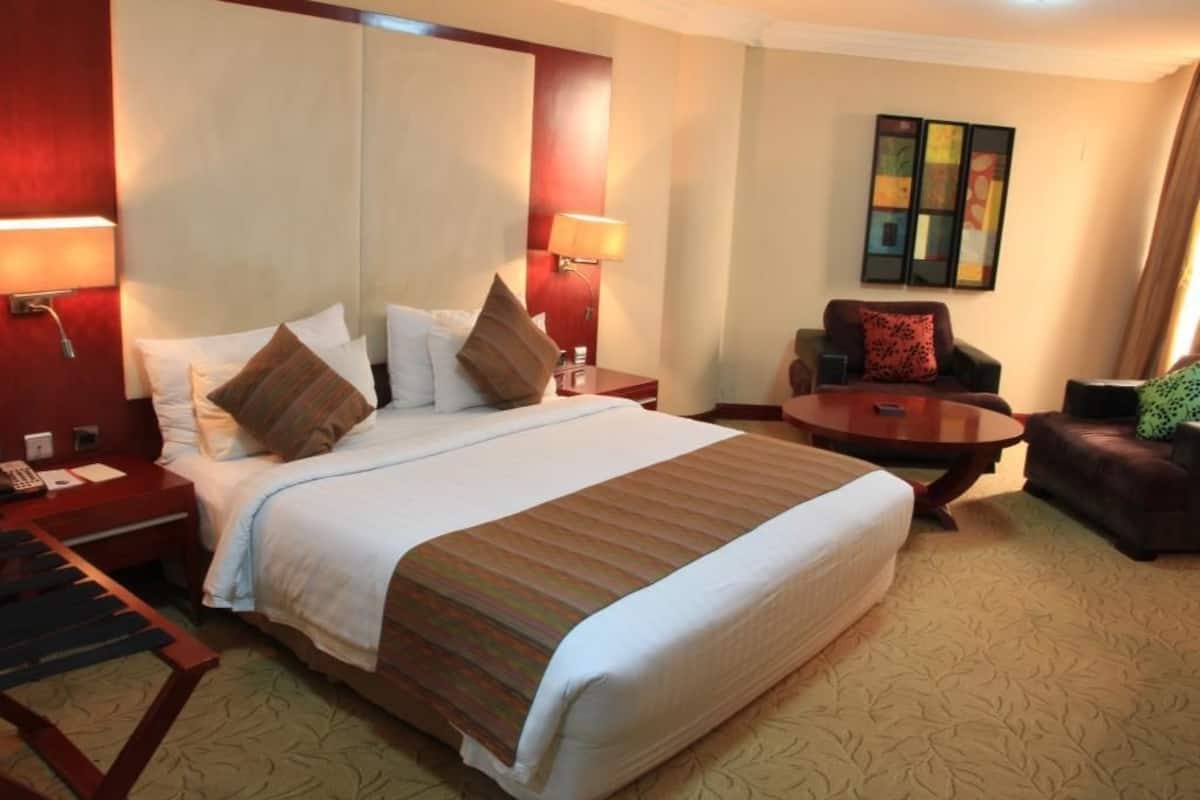 Executive Room | 1 bedroom, premium bedding, minibar, in-room safe