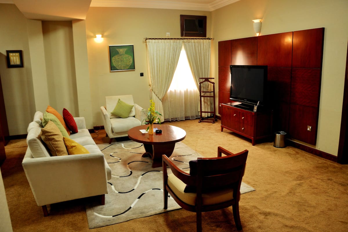 Presidential Suite | Living area | Flat-screen TV