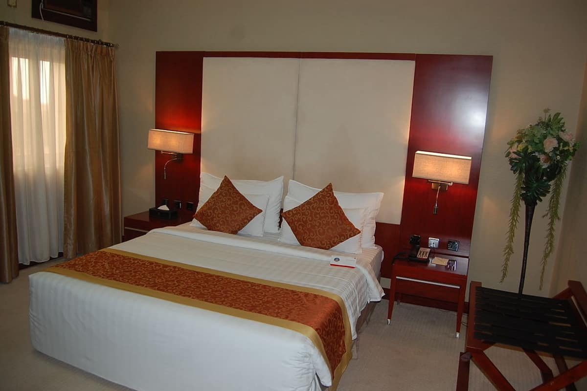 Standard Room | 1 bedroom, premium bedding, minibar, in-room safe