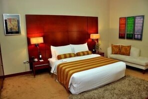 Rom (Regal) | 1 soverom, senget øy av topp kvalitet, minibar og safe på rommet