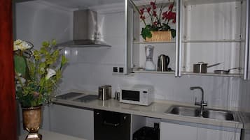 Presidential Suite | Private kitchenette | Fridge, coffee/tea maker