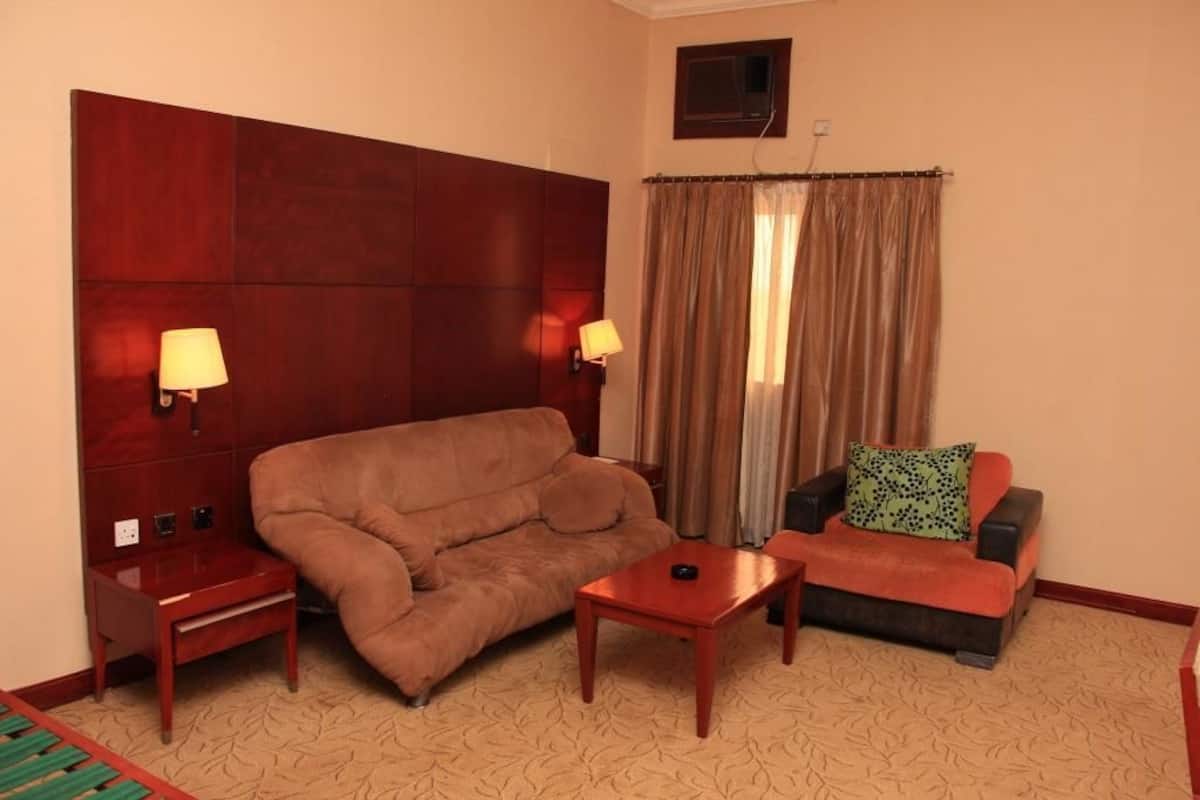 Junior Suite | Living area | Flat-screen TV
