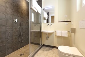 Standard Double Room | Bathroom - La Torre Dei Salterelli (Florence)