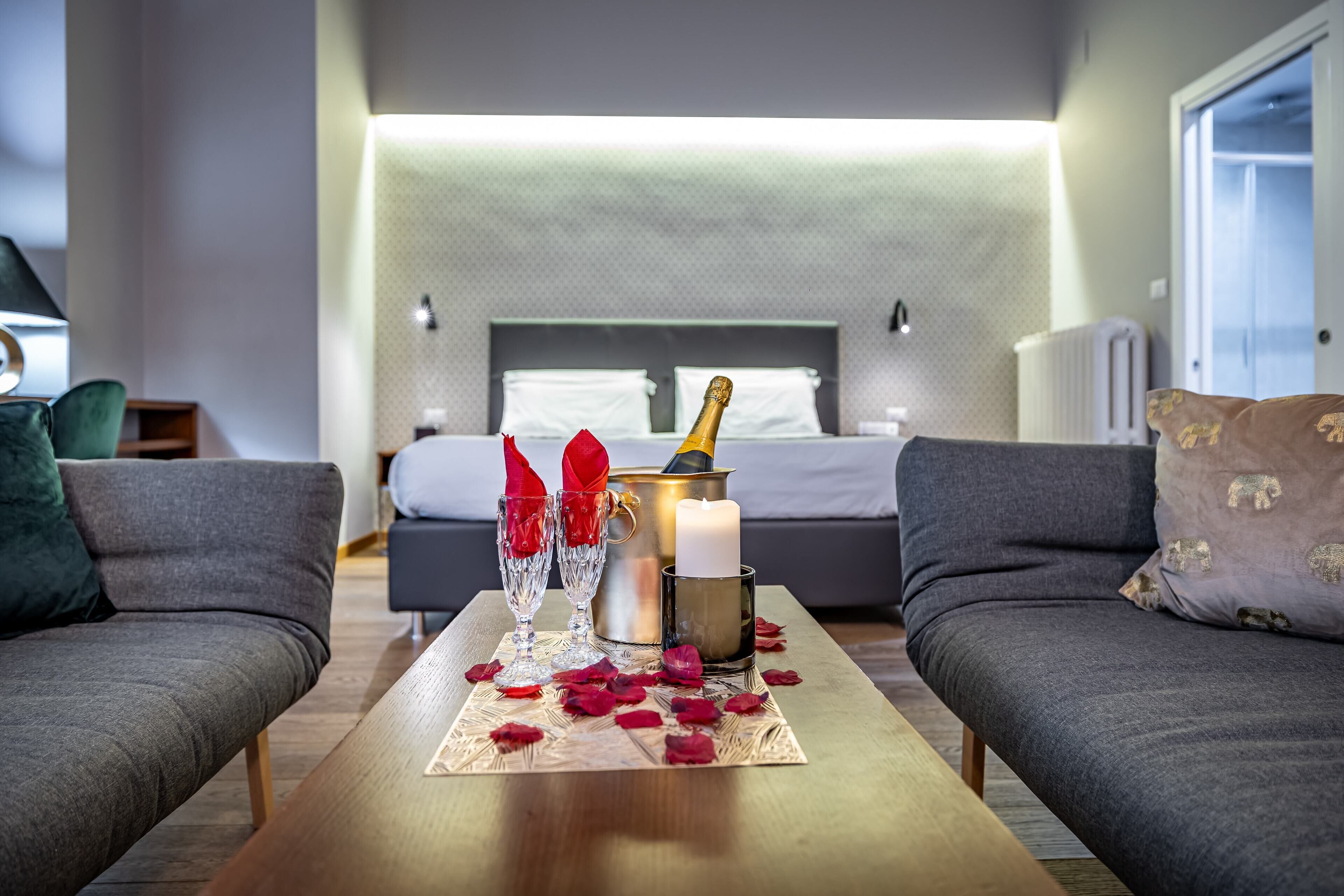 ห้องดีลักซ์สตูดิโอสวีท, เตียงคิงไซส์ 1 เตียง | เครื่องนอนระดับพรีเมียม, ผ้านวมขนเป็ด, มินิบาร์, ตู้นิรภัยในห้องพัก