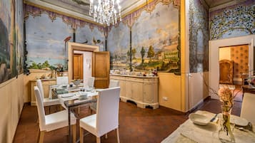 Breakfast area