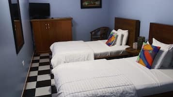 Habitación individual estándar, varias camas, sin ventanas | 1 habitación, tabla de planchar con plancha, wifi gratis y ropa de cama