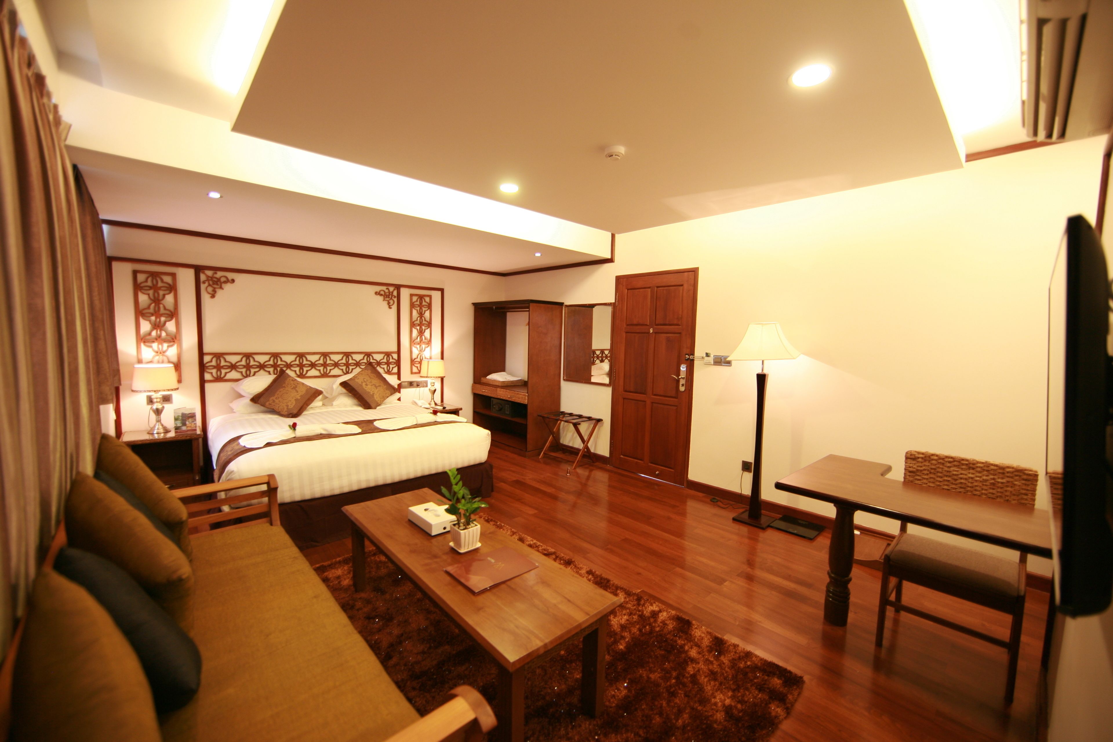 royal m room | minibar, in-room safe, desk, laptop workspace
