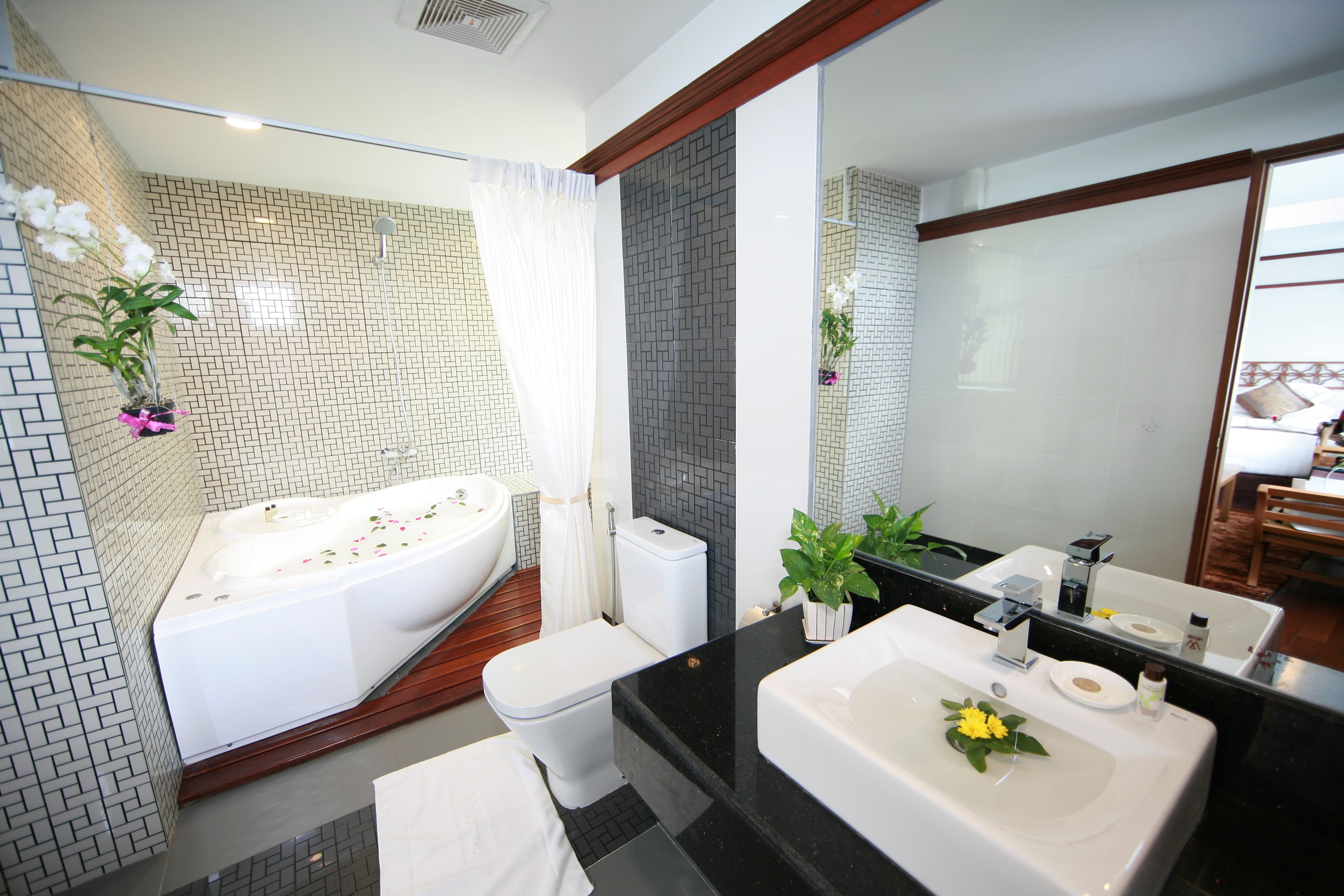 royal m room | bathroom | free toiletries, hair dryer, bathrobes, slippers