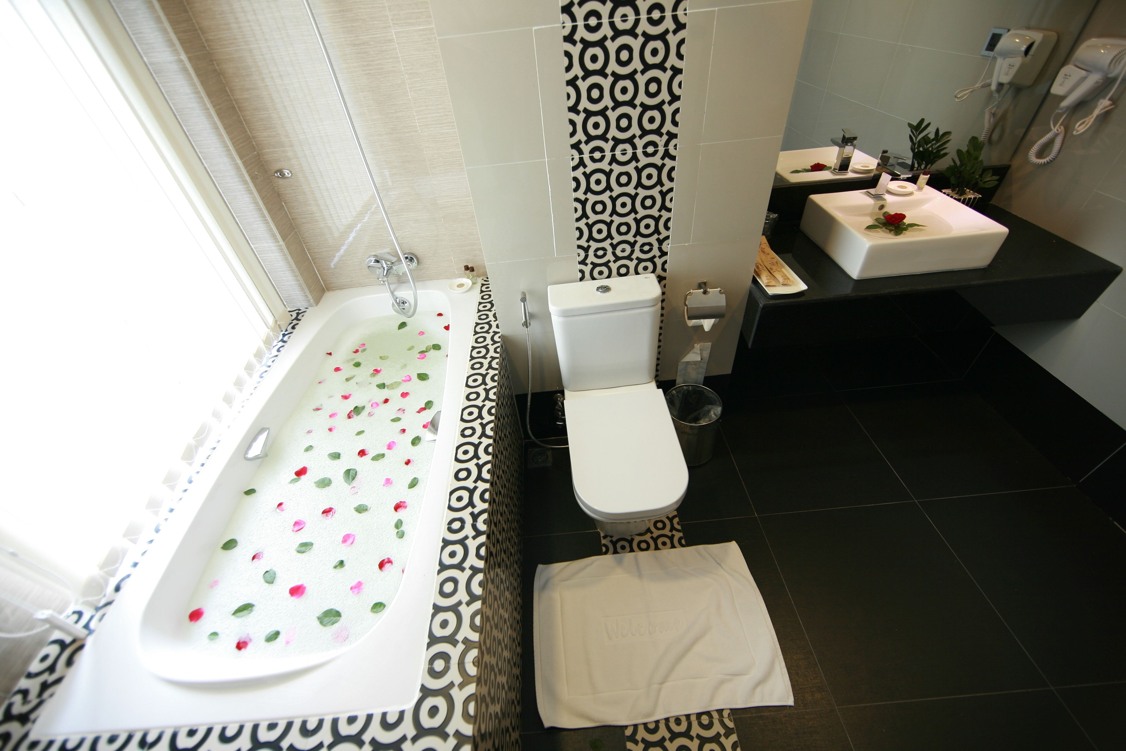 executive double or twin room | deep-soaking bathtub
