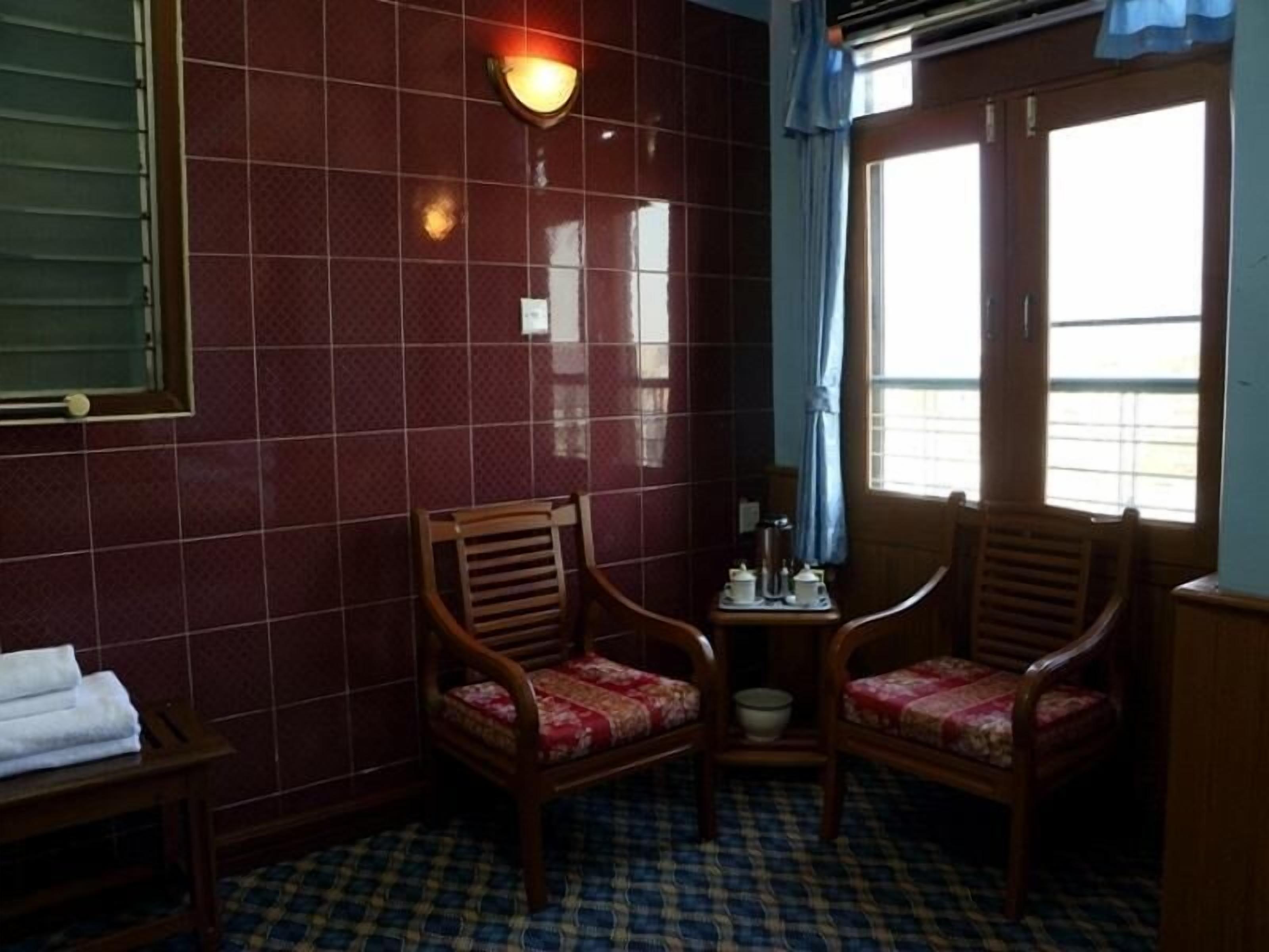 family room | minibar, in-room safe, desk, blackout curtains