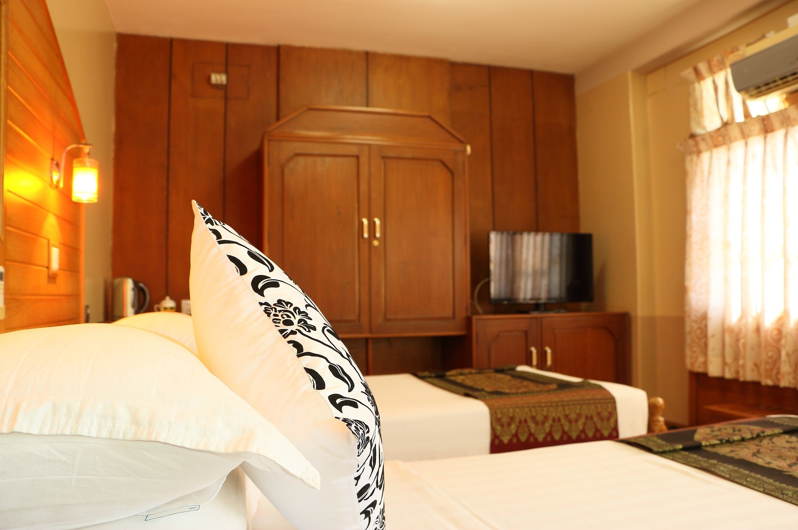 superior room | minibar, in-room safe, desk, blackout curtains