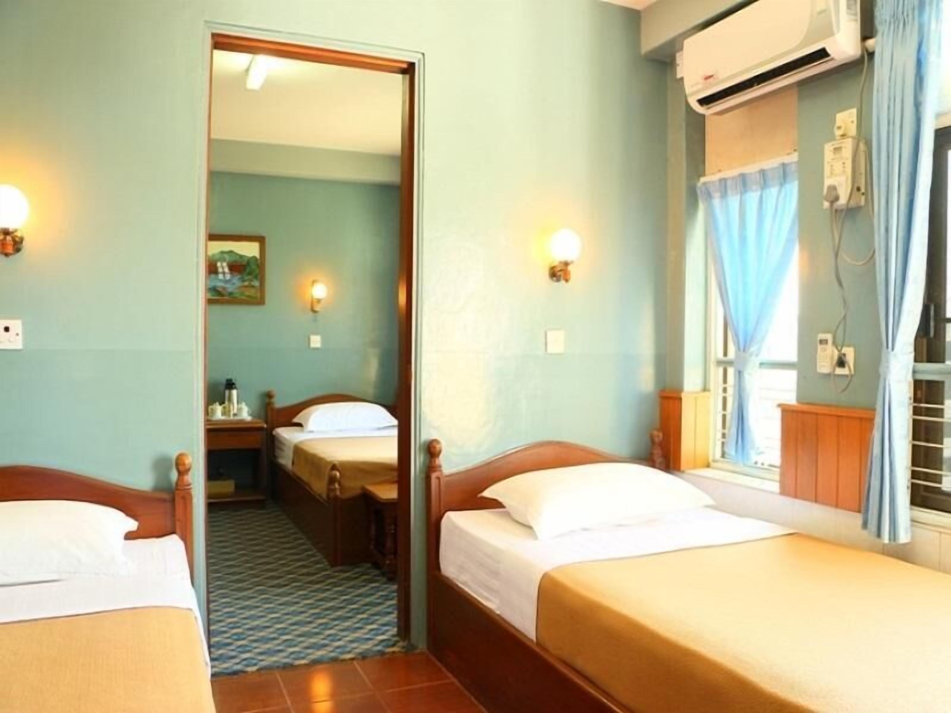 family room | minibar, in-room safe, desk, blackout curtains