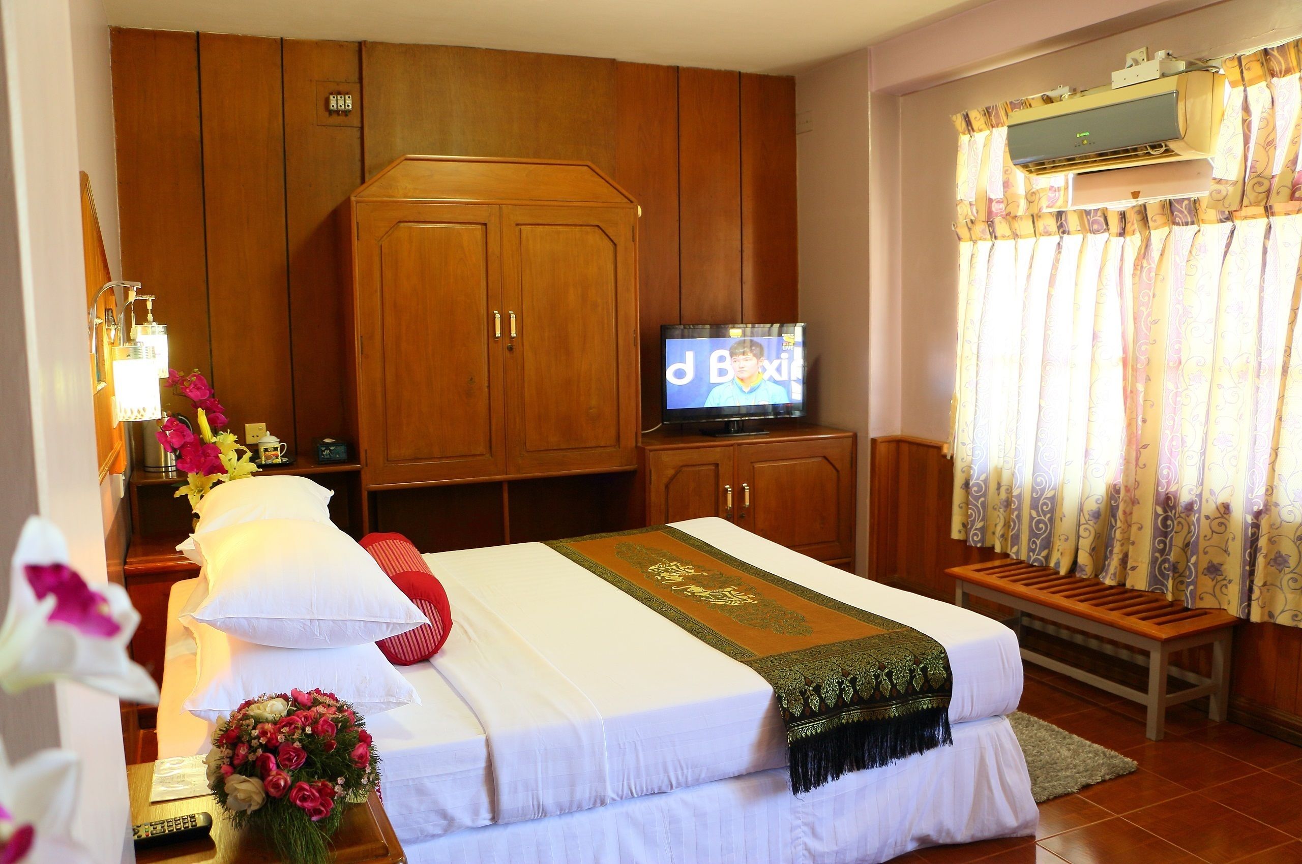 superior room | minibar, in-room safe, desk, blackout curtains