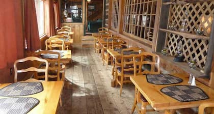 The Twin Lakes Inn