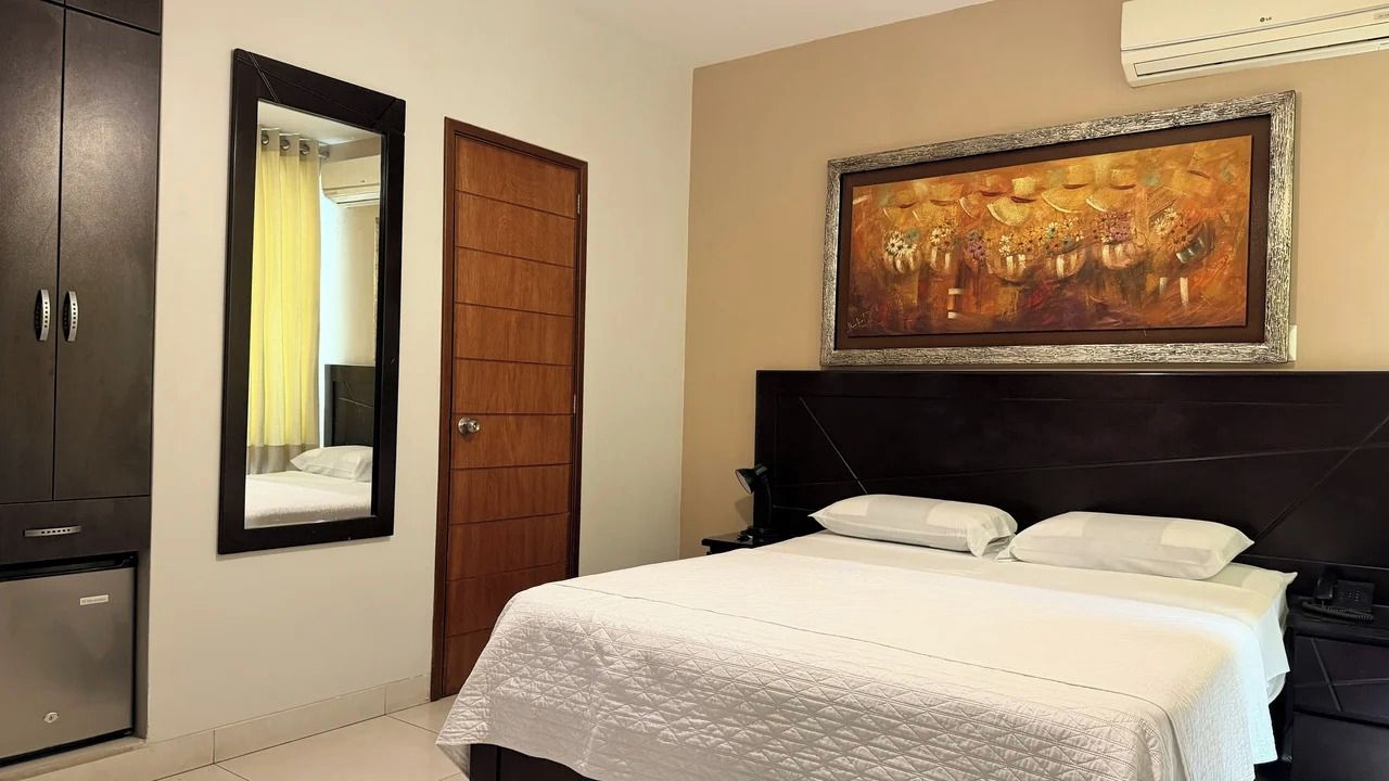 Photo - El Cacique Hotel