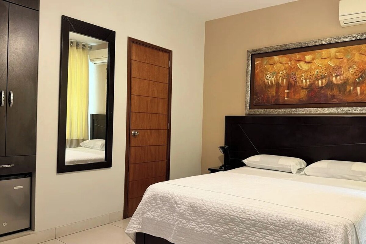 Double Room | Minibar, desk, WiFi (free), bed sheets