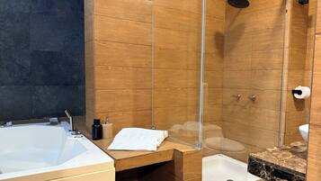 Suite | Baño | Secadora de cabello y toallas