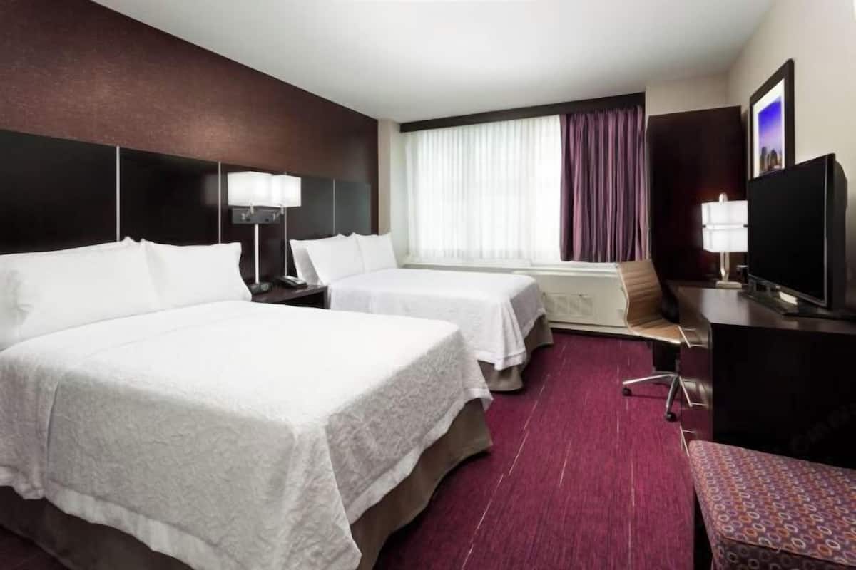 Premium bedding, in-room safe, free WiFi, bed sheets