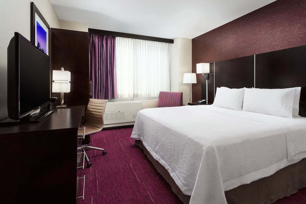 Premium bedding, in-room safe, free WiFi, bed sheets