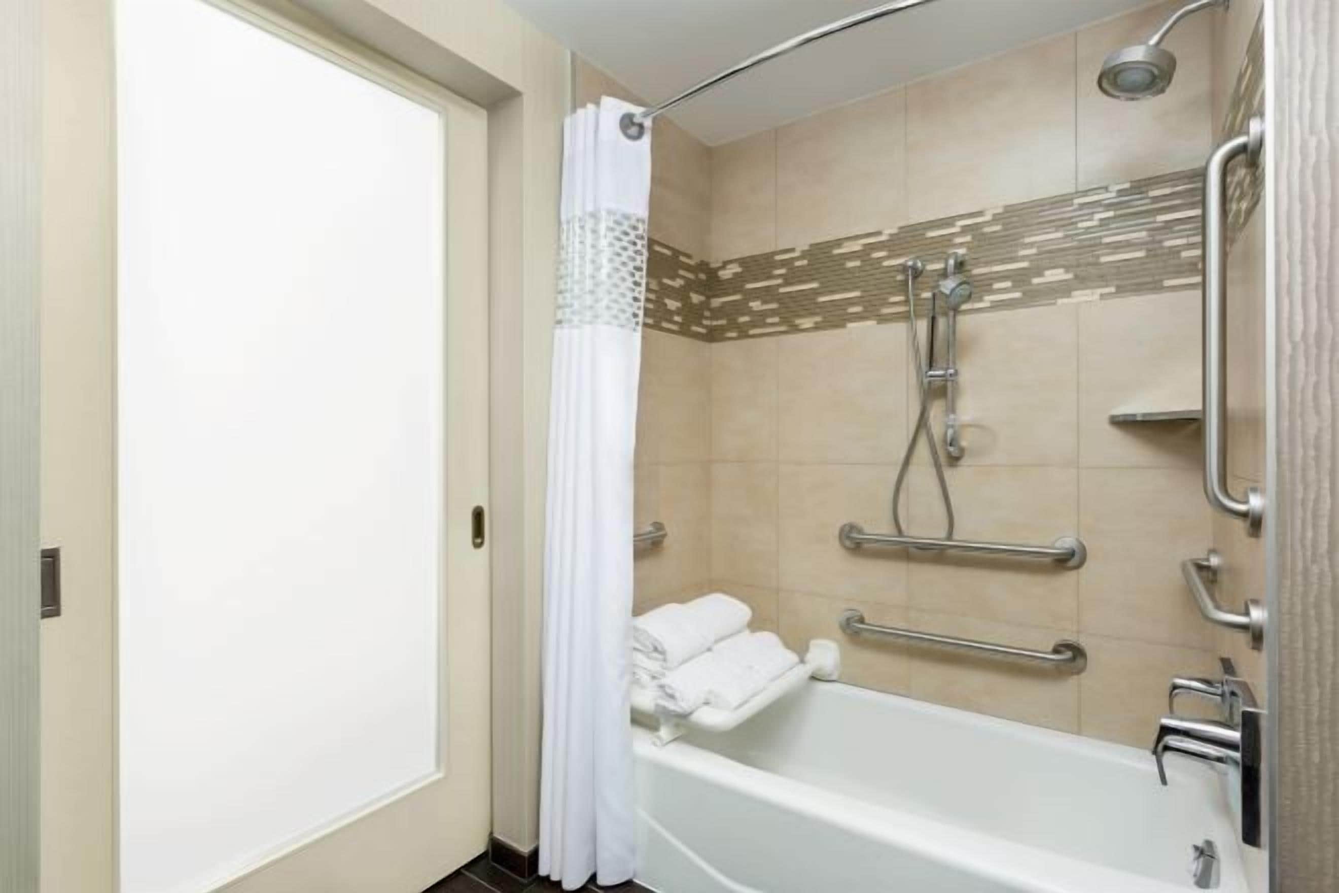 Badezimmer | Umweltfreundliche Kosmetikartikel, Handtücher