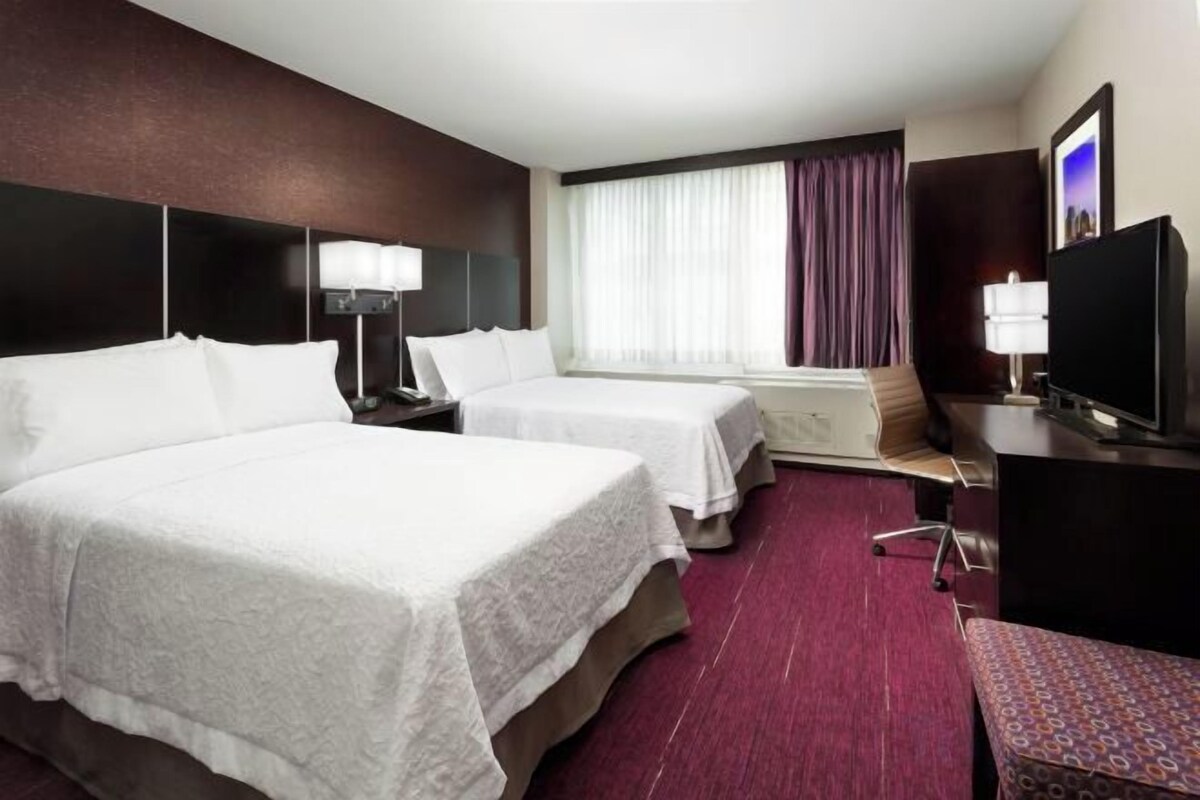 Premium bedding, in-room safe, free WiFi, bed sheets