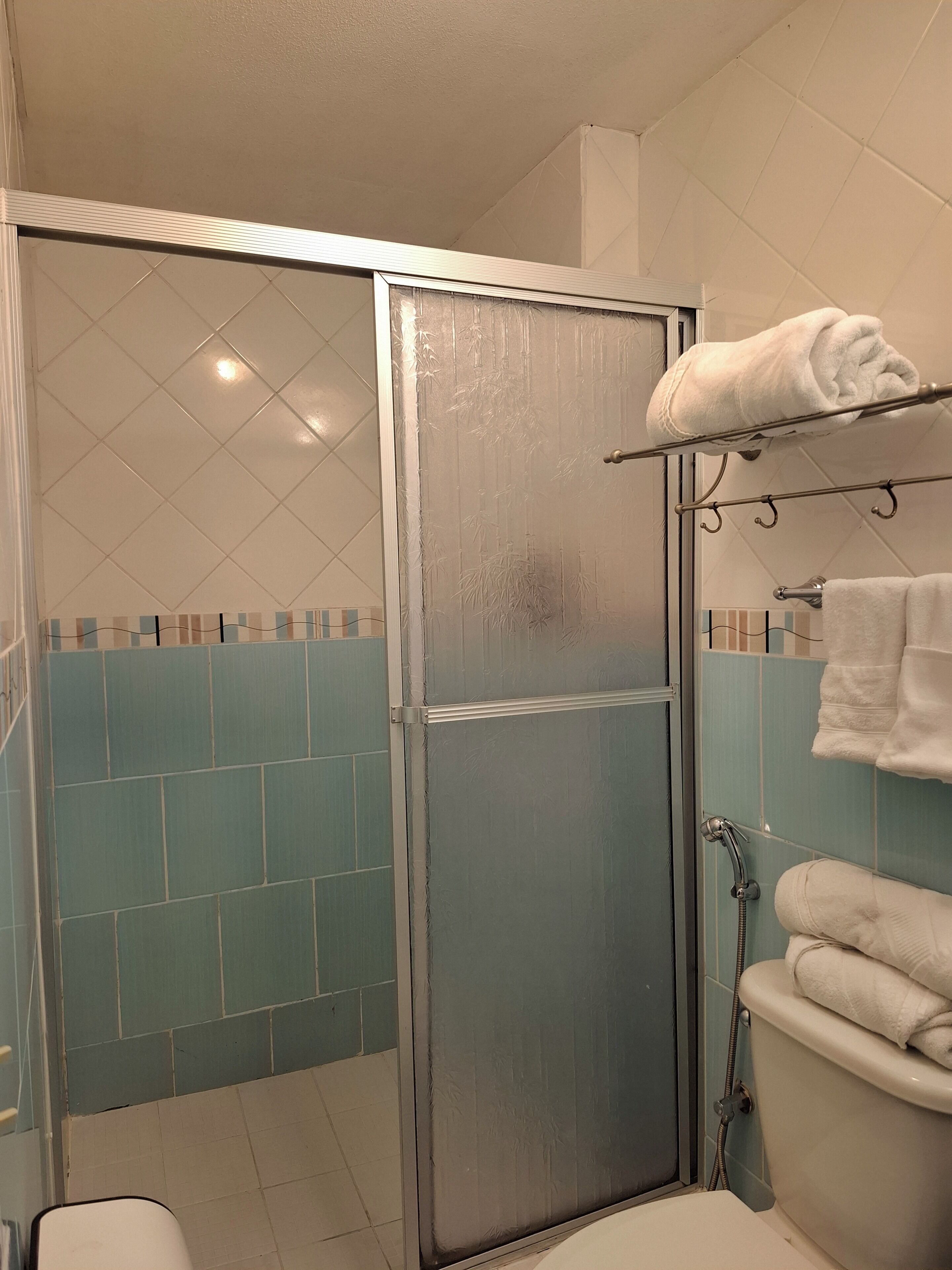 family triple room, multiple beds | bathroom | shower, free toiletries, towels