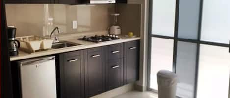 Studio Suite Bisnis, 1 Tempat Tidur Double | Dapur pribadi | Lemari es, microwave, dan mesin pembuat kopi/teh